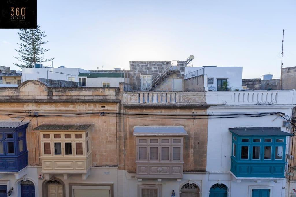 Beautiful, Typical Maltese 4Br Home With Roof Top By 360 Estates 슬리에마 외부 사진