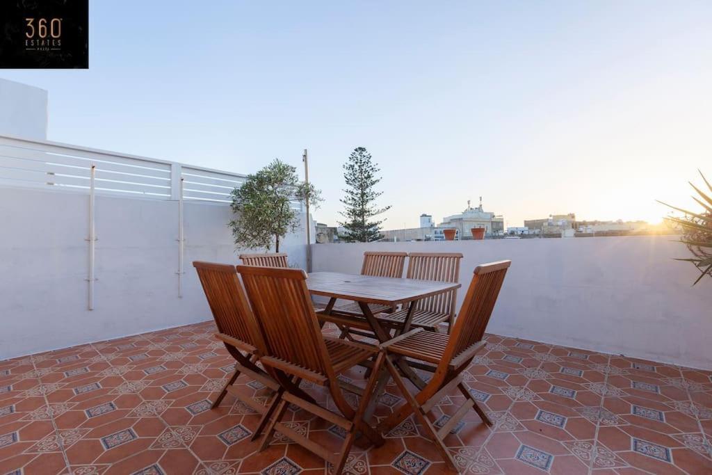 Beautiful, Typical Maltese 4Br Home With Roof Top By 360 Estates 슬리에마 외부 사진