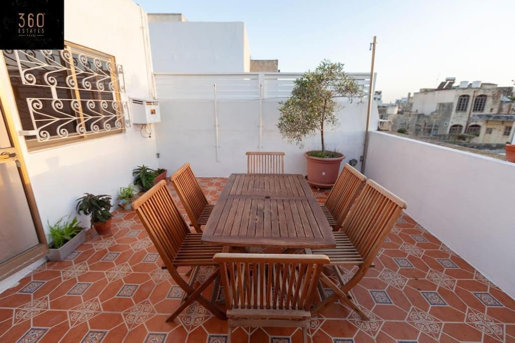 Beautiful, Typical Maltese 4Br Home With Roof Top By 360 Estates 슬리에마 외부 사진