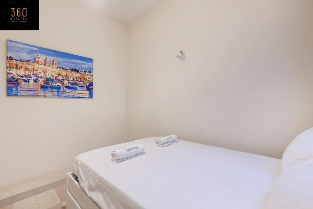 Beautiful, Typical Maltese 4Br Home With Roof Top By 360 Estates 슬리에마 외부 사진