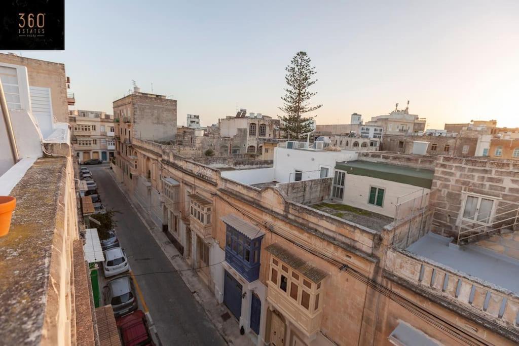 Beautiful, Typical Maltese 4Br Home With Roof Top By 360 Estates 슬리에마 외부 사진