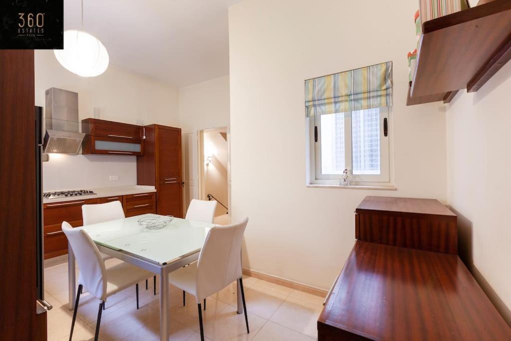 Beautiful, Typical Maltese 4Br Home With Roof Top By 360 Estates 슬리에마 외부 사진