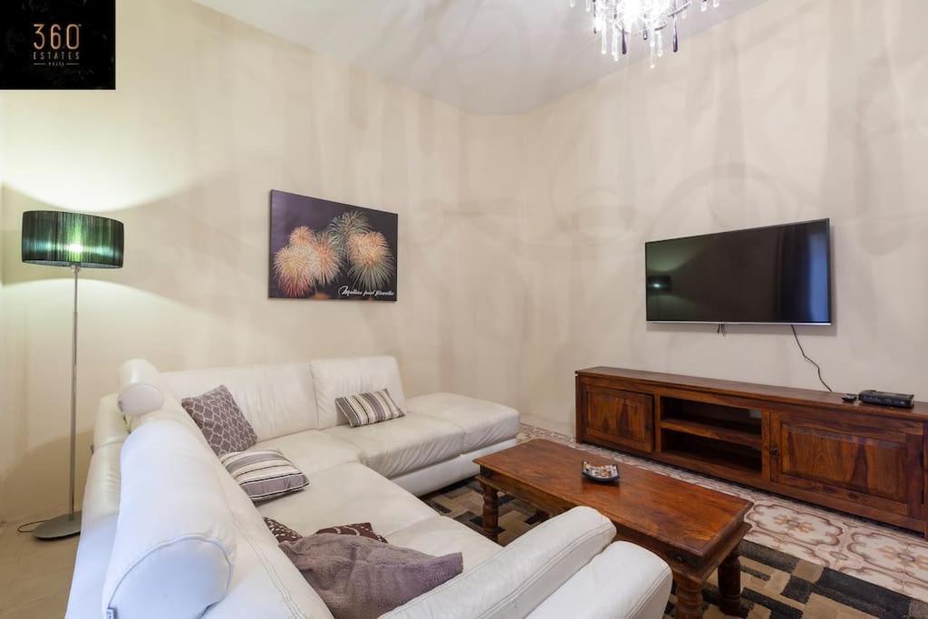 Beautiful, Typical Maltese 4Br Home With Roof Top By 360 Estates 슬리에마 외부 사진