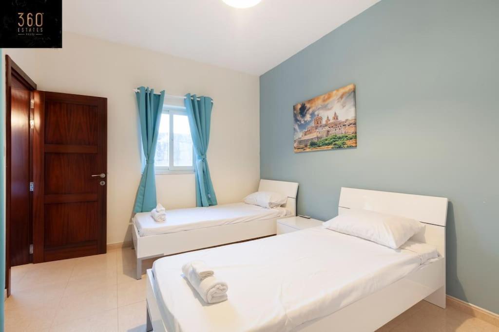Beautiful, Typical Maltese 4Br Home With Roof Top By 360 Estates 슬리에마 외부 사진