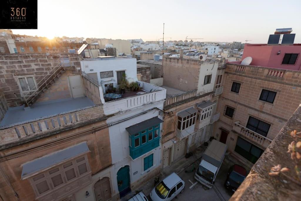 Beautiful, Typical Maltese 4Br Home With Roof Top By 360 Estates 슬리에마 외부 사진