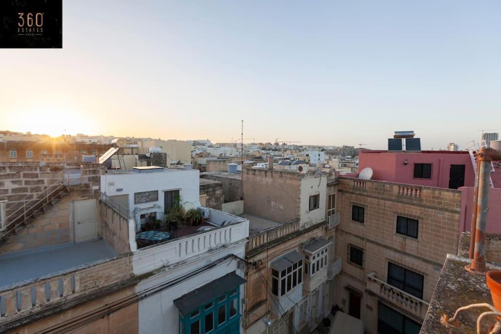 Beautiful, Typical Maltese 4Br Home With Roof Top By 360 Estates 슬리에마 외부 사진