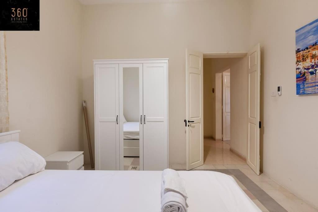 Beautiful, Typical Maltese 4Br Home With Roof Top By 360 Estates 슬리에마 외부 사진
